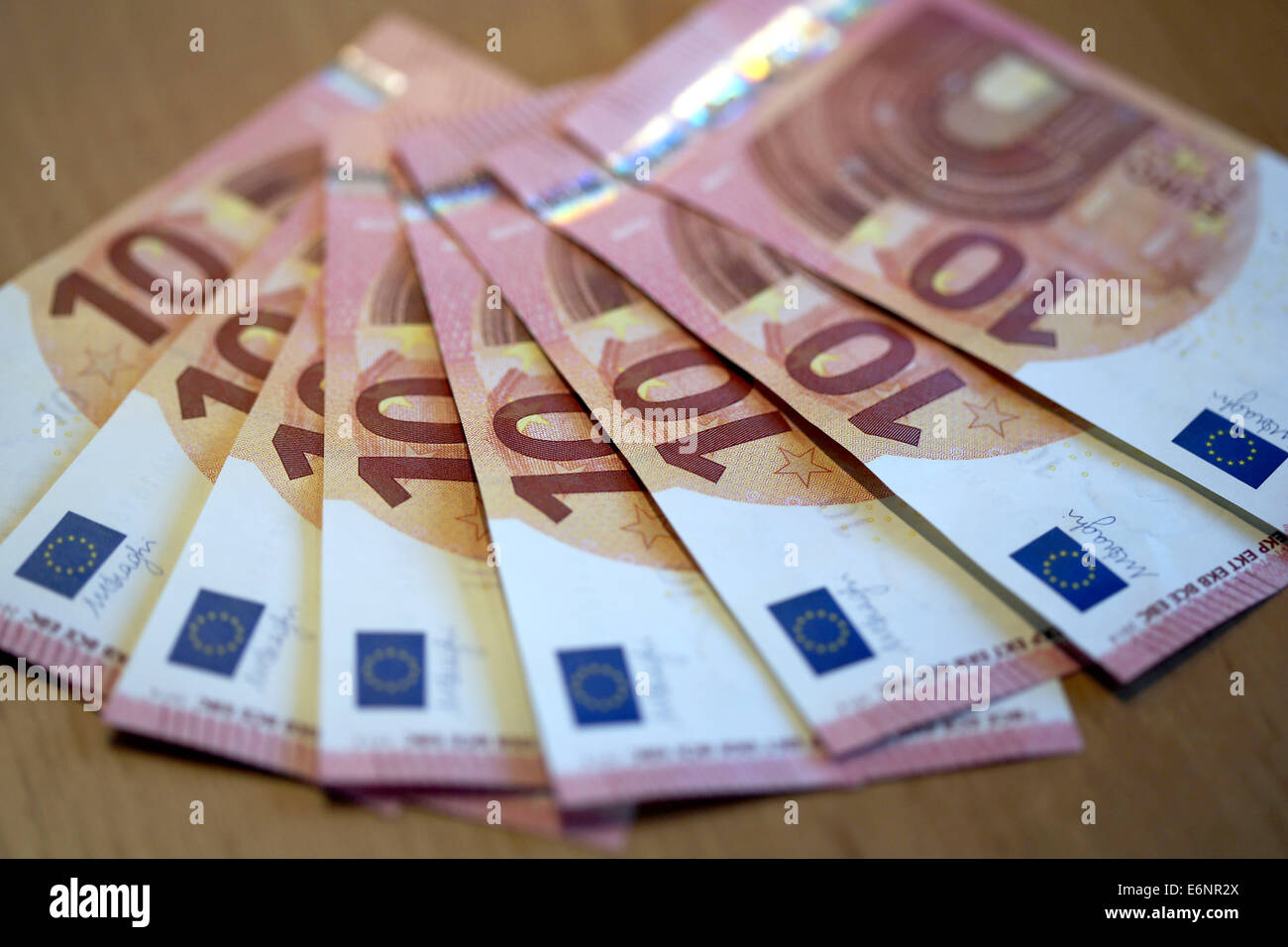 New ten euro banknotes in Duesseldorf, Germany, 28 August 2014. The ...