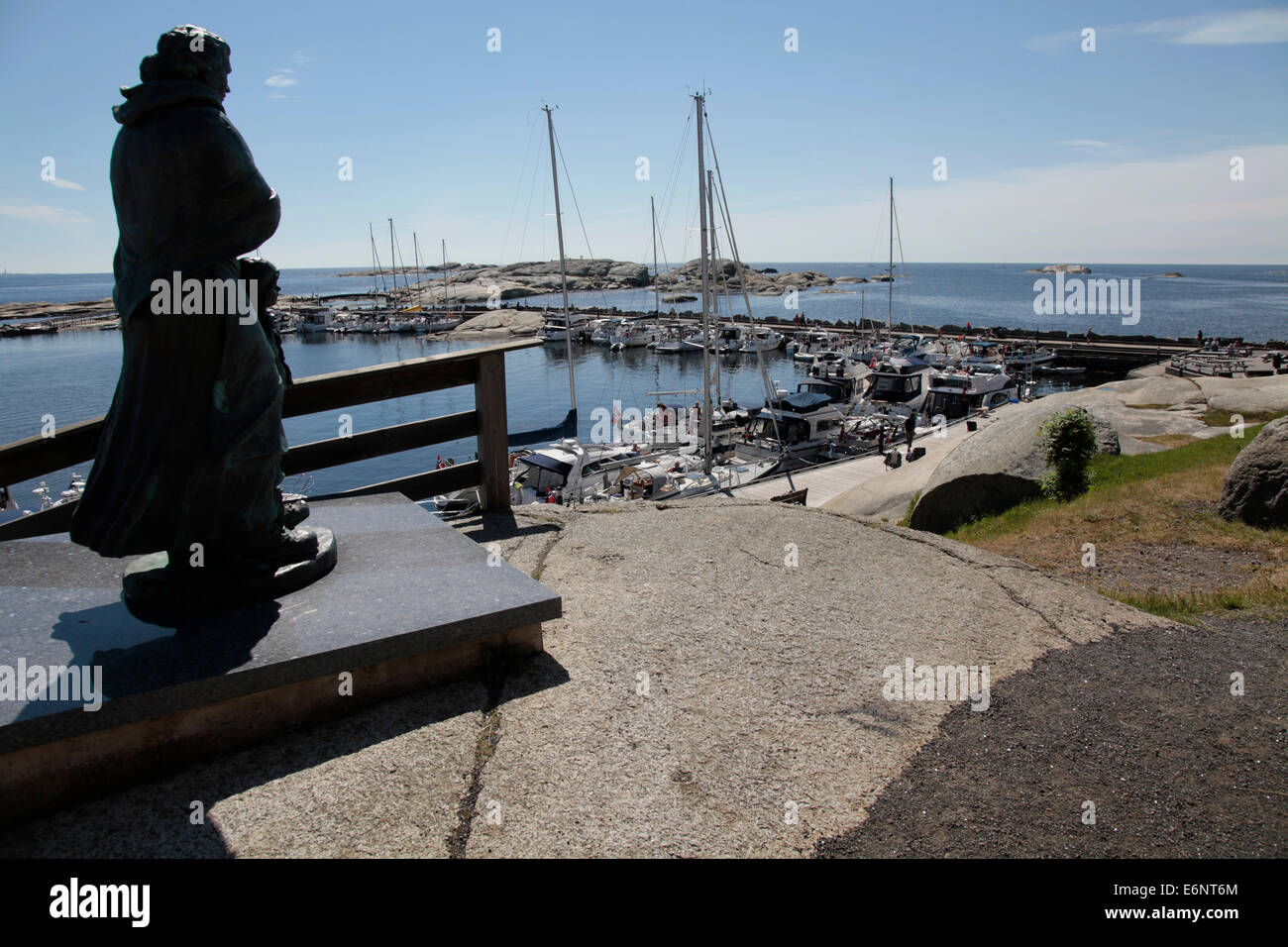 Monument To The Fishermen S Wives At Verdens Ende Many Women And