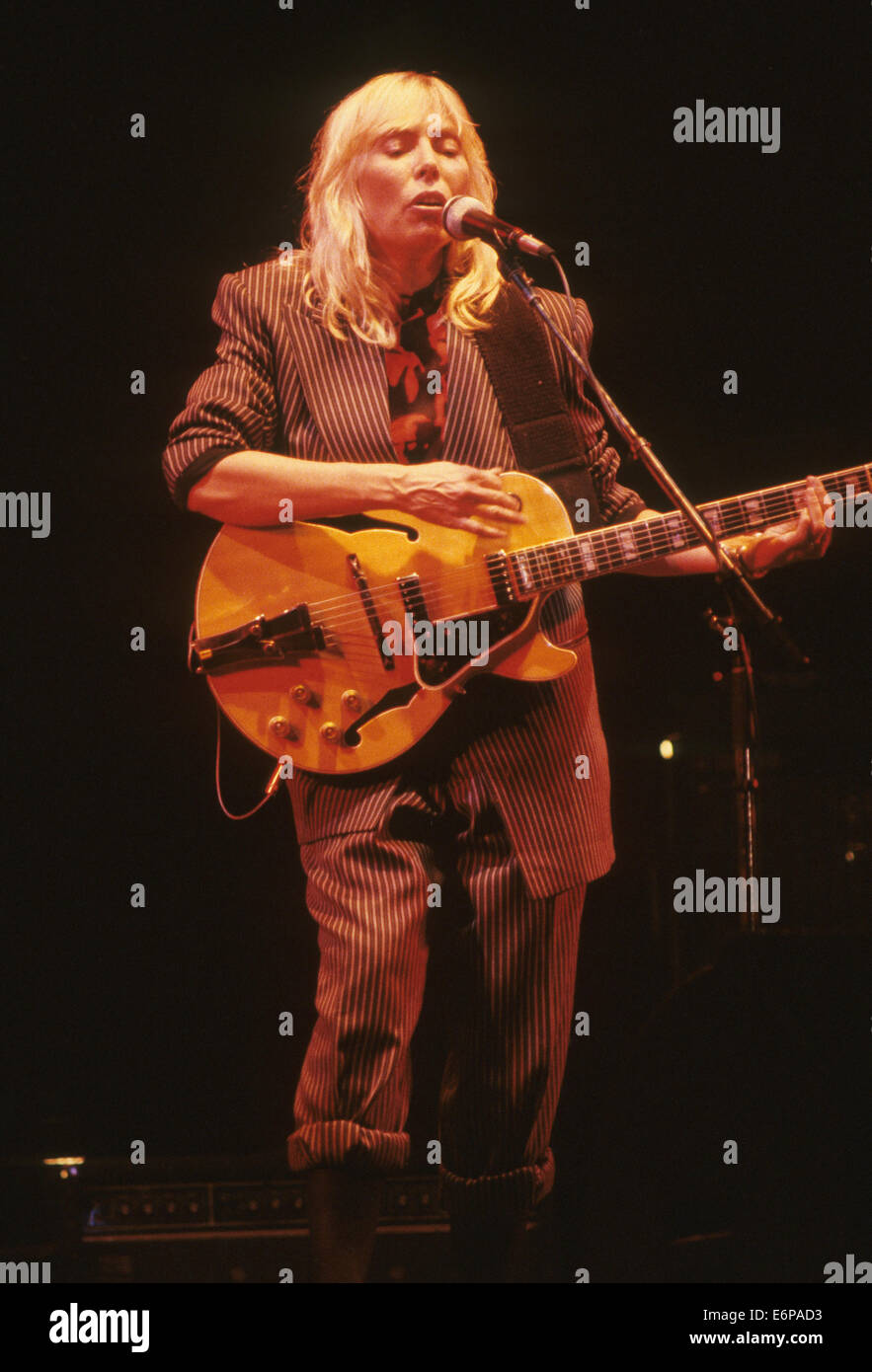 JONI MITCHELL Canadian singer in 1974 Stock Photo Alamy