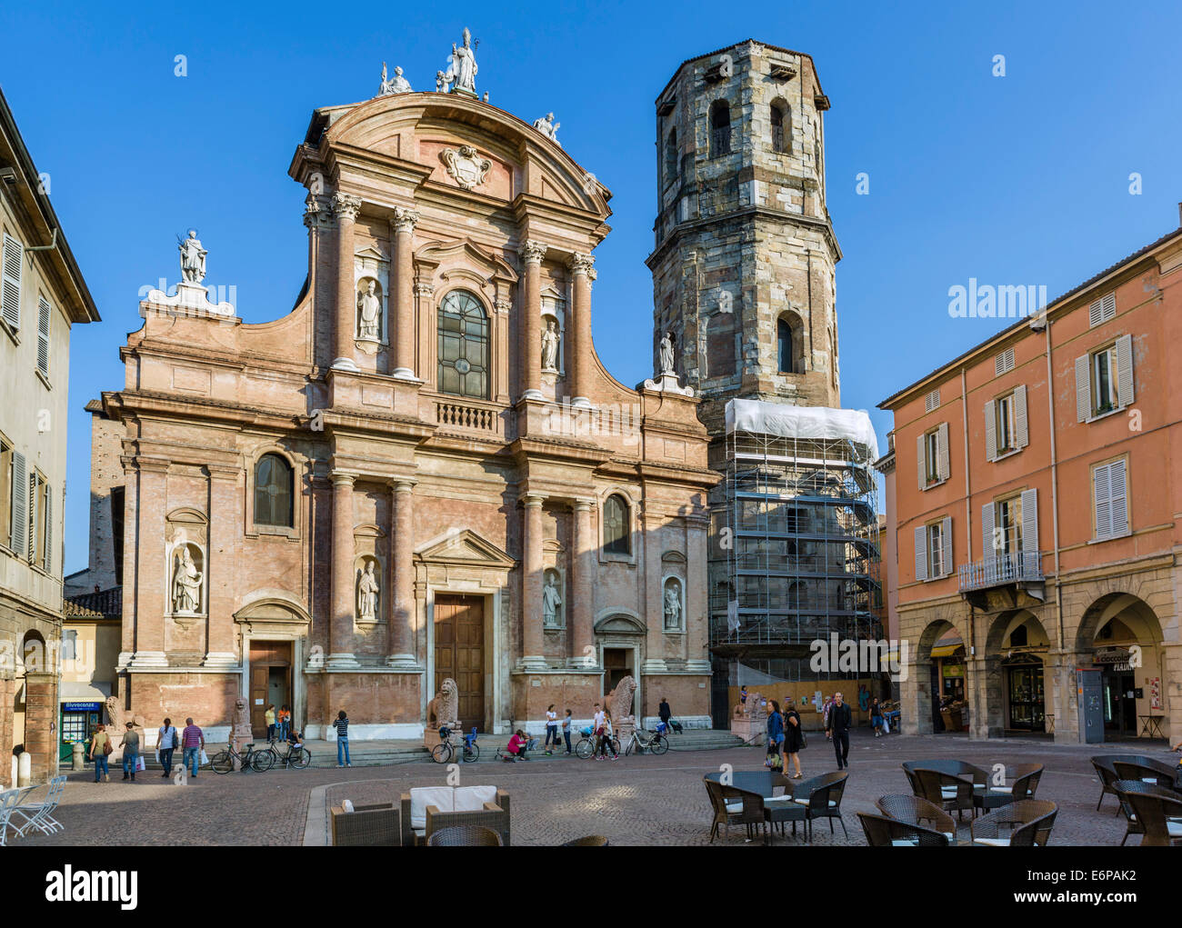 The Basilica of San Prospero, Piazza San Prospero, Reggio Emila (Reggio nell'Emilia), Emilia Romagna, Italy Stock Photo