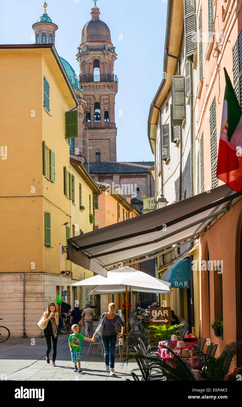Sidestreet in the old town, Reggio Emila (Reggio nell'Emilia), Emilia Romagna, Italy Stock Photo
