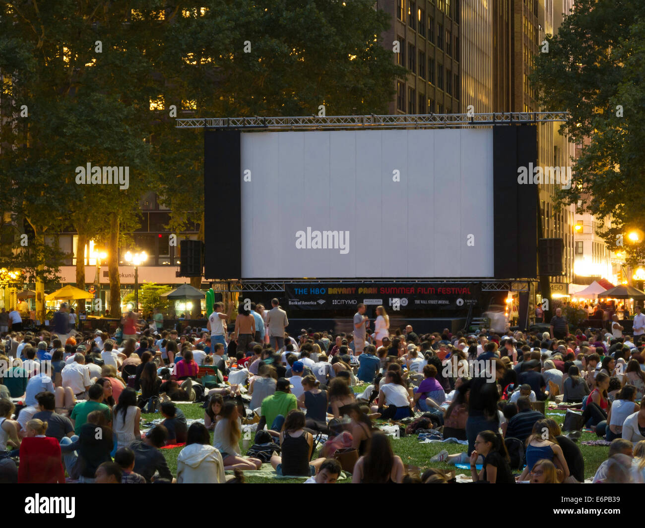 Bryant park crowd at film festival hires stock photography and images