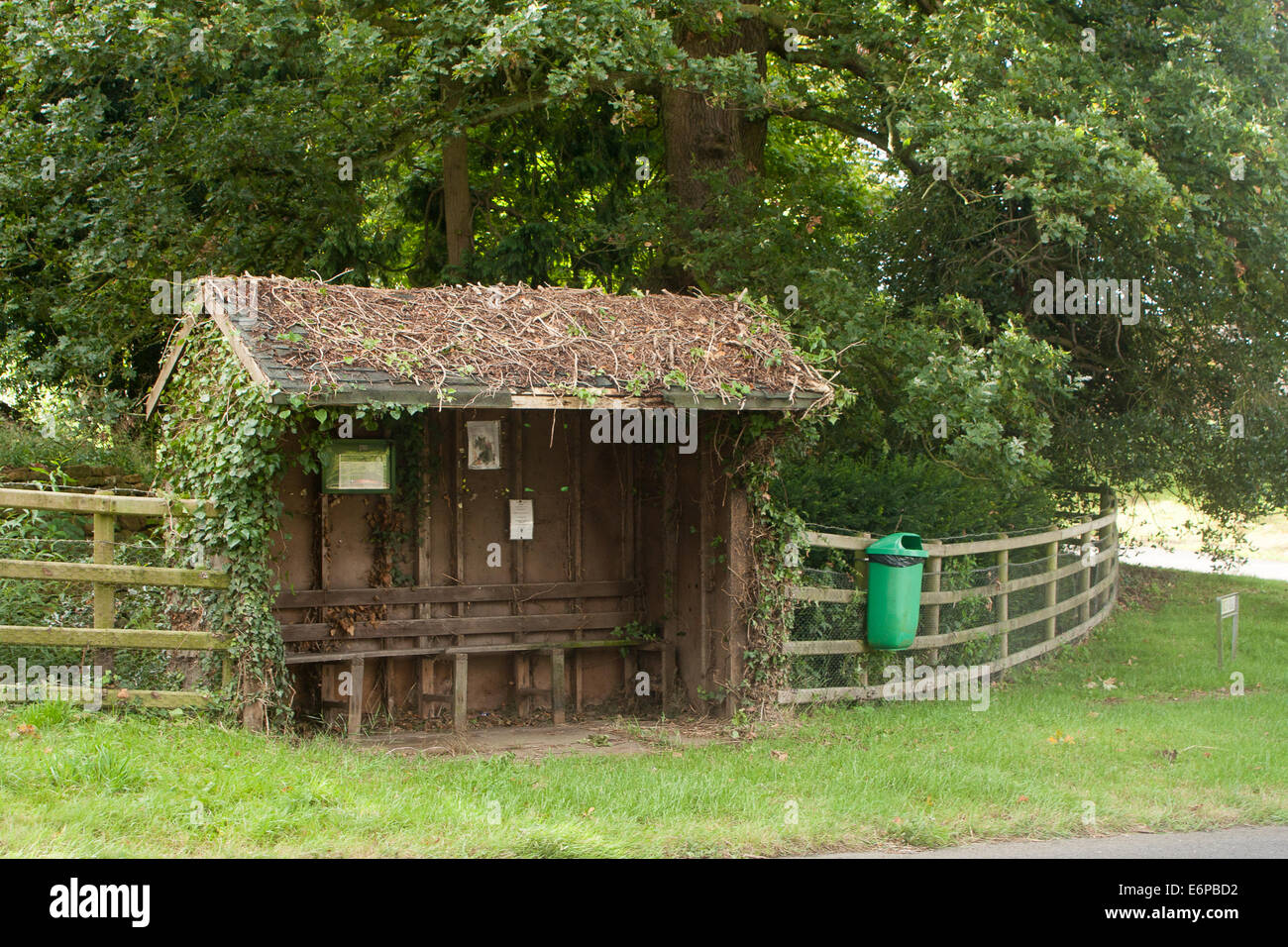 Wooden bus shelter stop hi-res stock photography and images - Alamy
