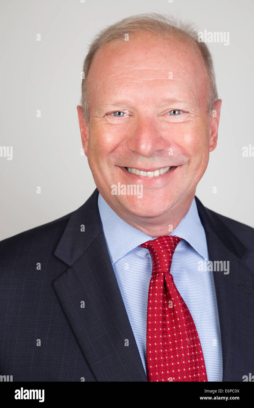 Lone male head shot and smiling hi-res stock photography and images - Alamy