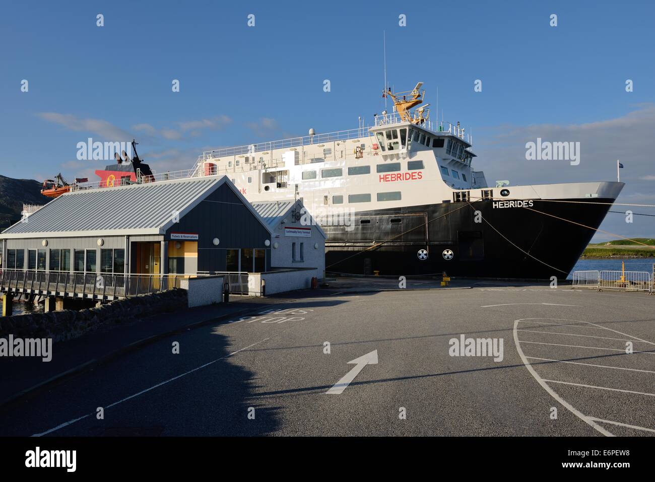 The Caledonian MacBrayne car ferry 'Hebrides' docked at Lochmaddy pier. Stock Photo