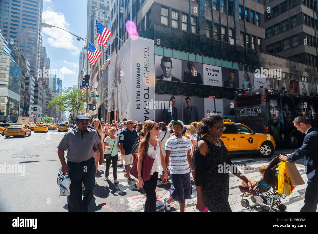 The future home of the new Topshop store on Fifth Avenue in Midtown  Manhattan in New York Stock Photo - Alamy