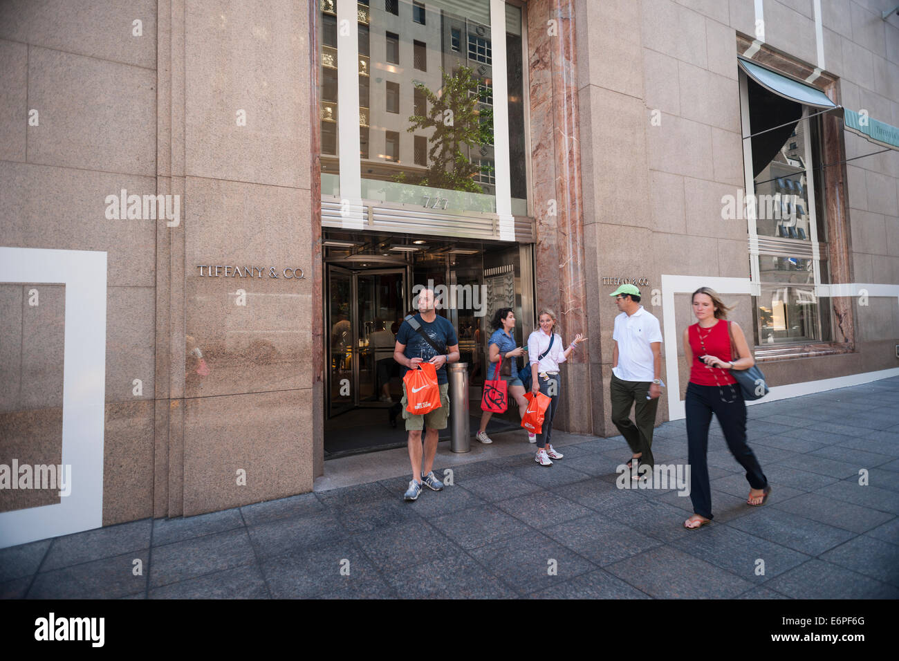 Tiffany and co new york city hi-res stock photography and images - Alamy
