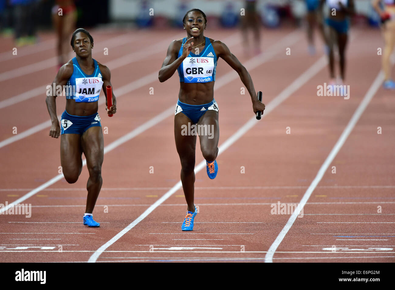 Zurich, Switzerland. 28th Aug, 2014. Desiree Henry (right), last runner of the UK 4x400m relay team beats Jamaica's Samantha Henry-Robinson at the IAAF Diamond League athletics meeting in Zurich Credit:  Erik Tham/Alamy Live News Stock Photo