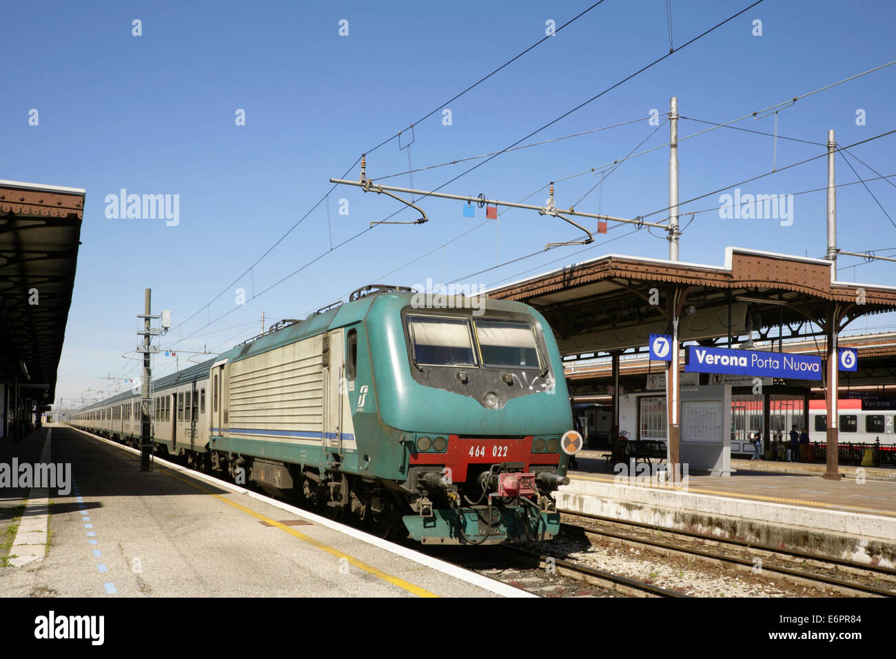 Railway station of verona hi-res stock photography and images - Alamy