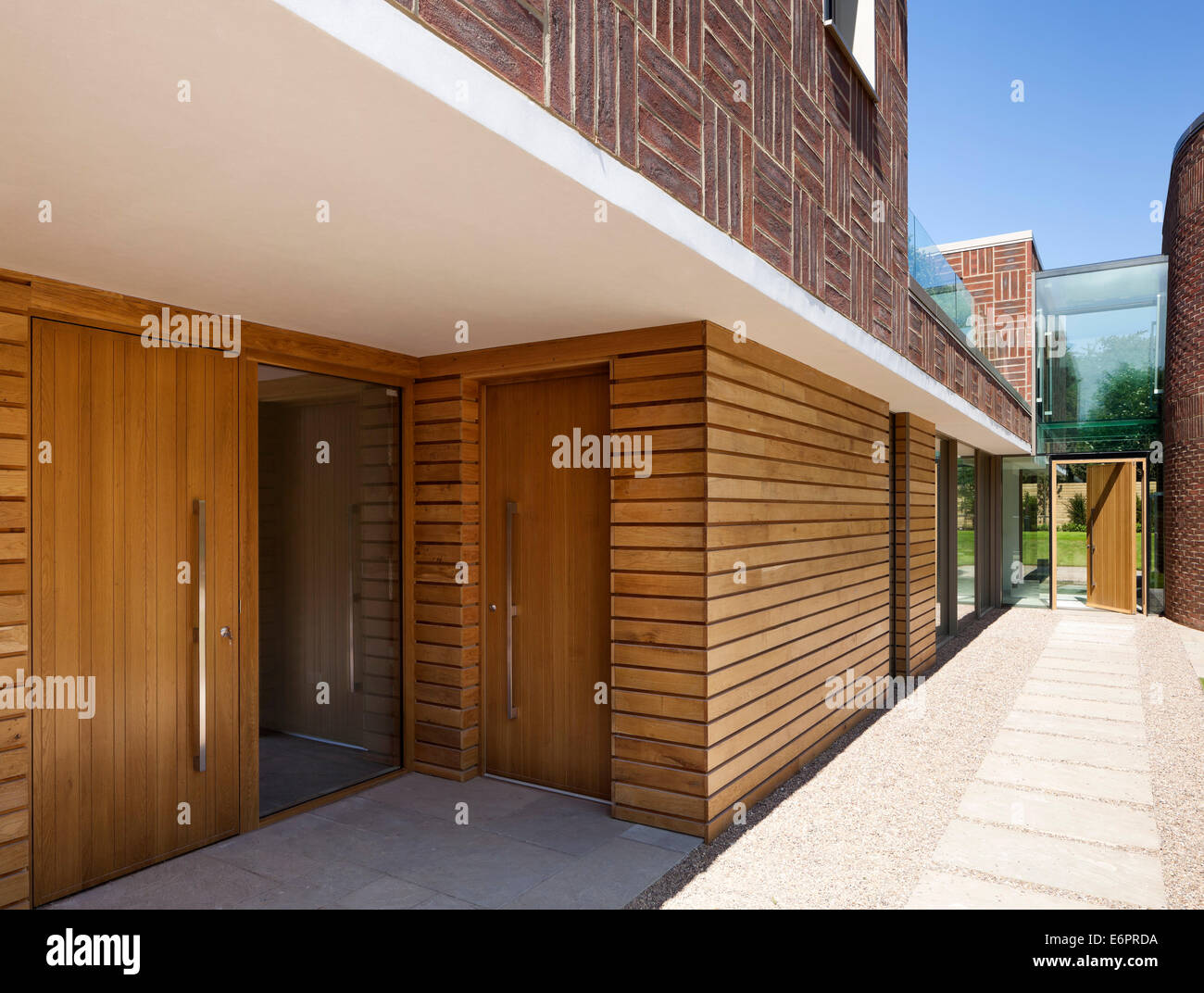 Brick Fields, Moses Dell, Radlett, United Kingdom. Architect: Metropolitan Workshop, 2014. Oak doors and path into house. Stock Photo