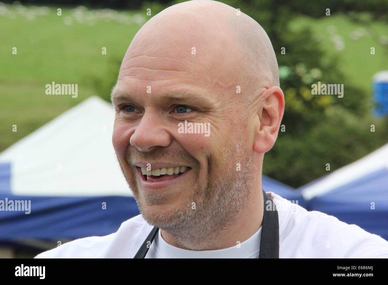 Hand and flowers kerridge hires stock photography and images Alamy
