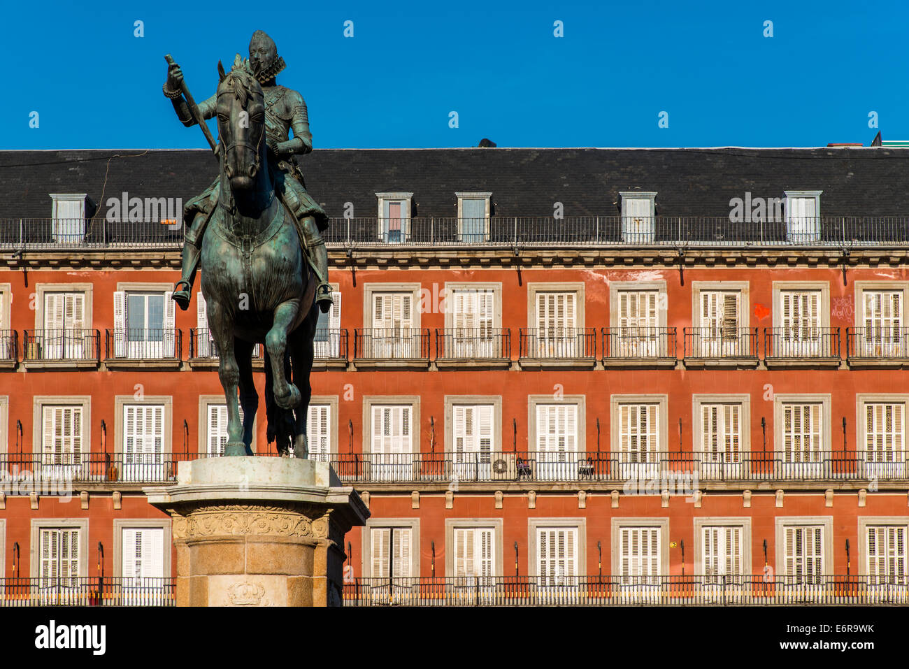 The equestrian statue of Philip III or Felipe III, Plaza Mayor, Madrid, ComunidadPlaza Mayor, Madrid, Comunidad de Madrid, Spain Stock Photo