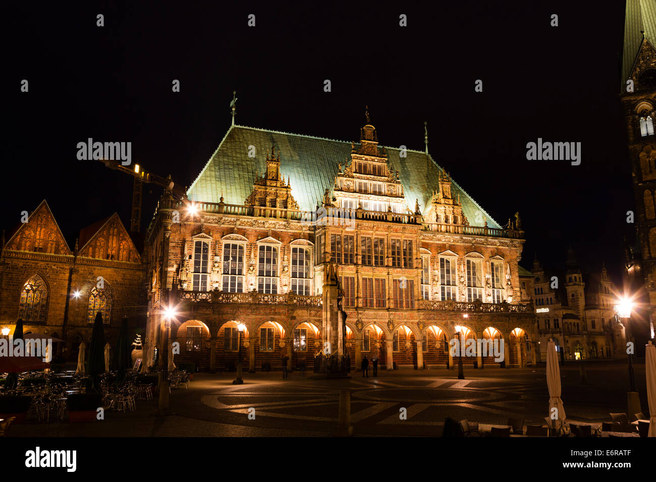 Night view of the Markt, Bremen showing the Rathaus and the Dom of St Petri. Stock Photo