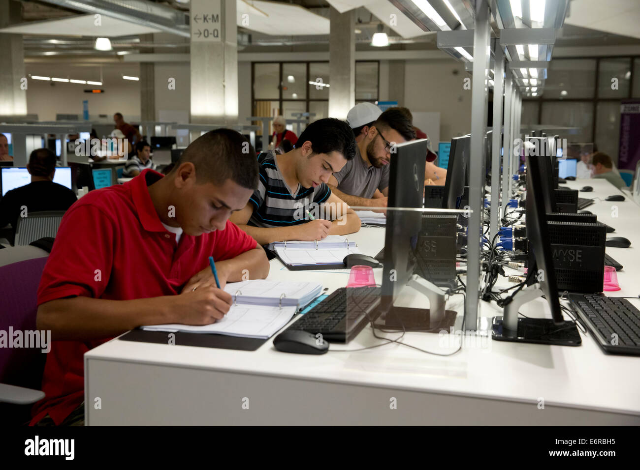 Community college students use computer and tutoring lab at new campus