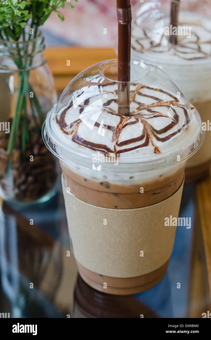 https://c8.alamy.com/comp/E6RBM0/iced-coffee-with-straw-in-plastic-cup-E6RBM0.jpg