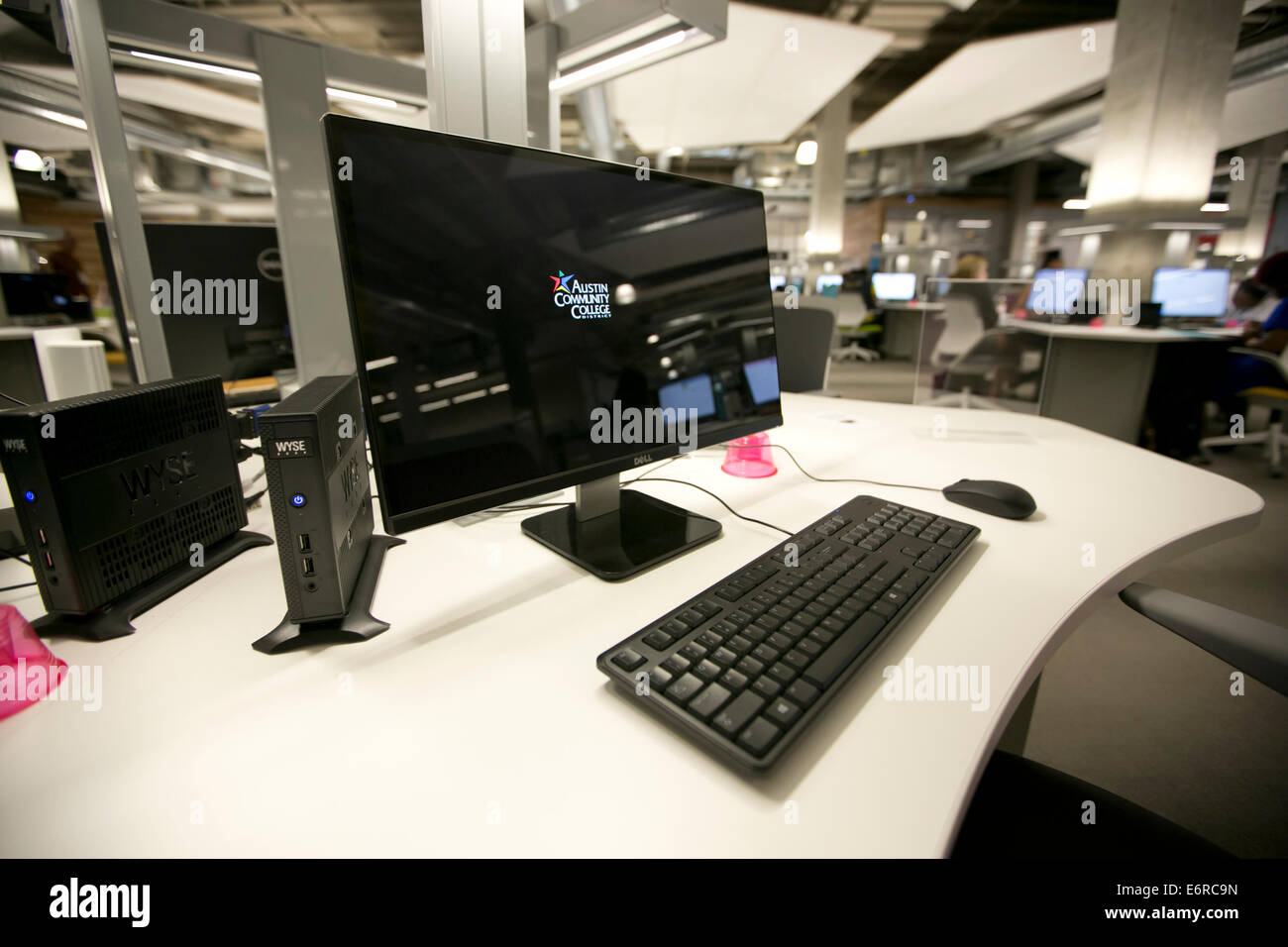 Community college computer lab hi-res stock photography and images - Alamy