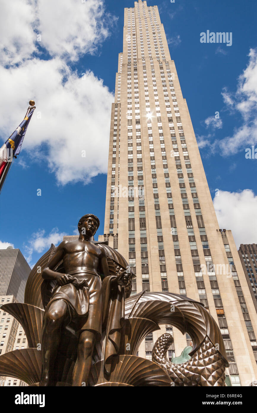 GE Building and The Youth, one of the Mankind Figures, Rockefeller Center, Manhattan, New York City, New York, USA Stock Photo