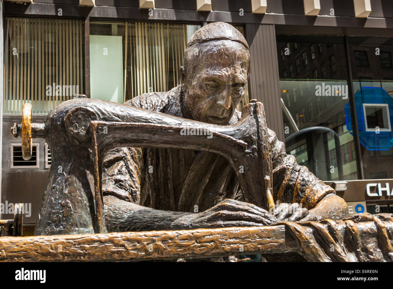 The Garment Worker sculpture by Judith Weller, Garment District, 7th Avenue, Manhattan, New York City, New York, USA Stock Photo