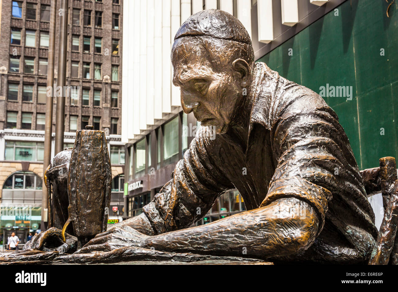The Garment Worker sculpture by Judith Weller, Garment District, 7th Avenue, Manhattan, New York City, New York, USA Stock Photo