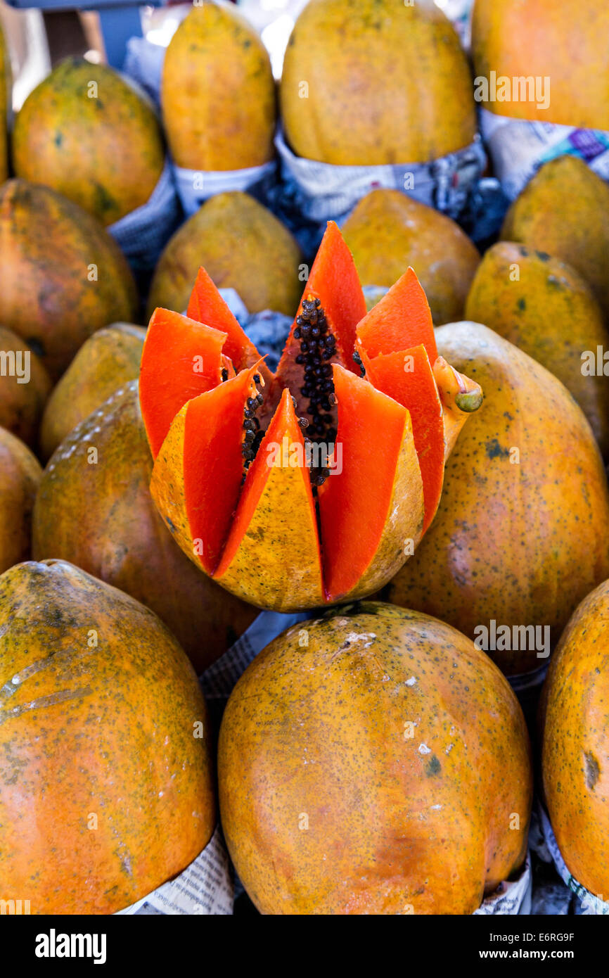 Papayas oaxaca mexico hires stock photography and images Alamy