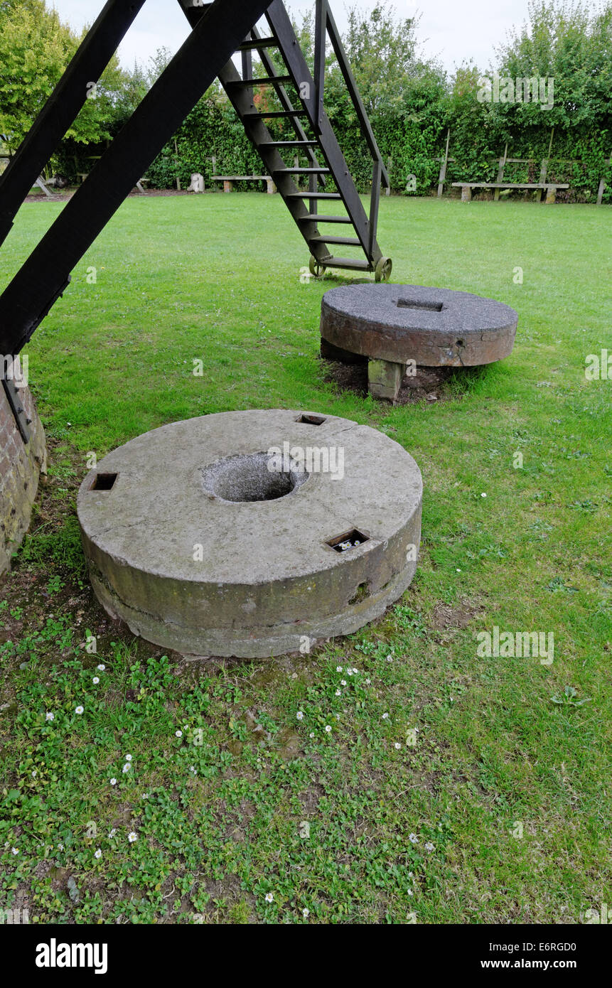 Grinding Wheat Stock Photos & Grinding Wheat Stock Images Alamy