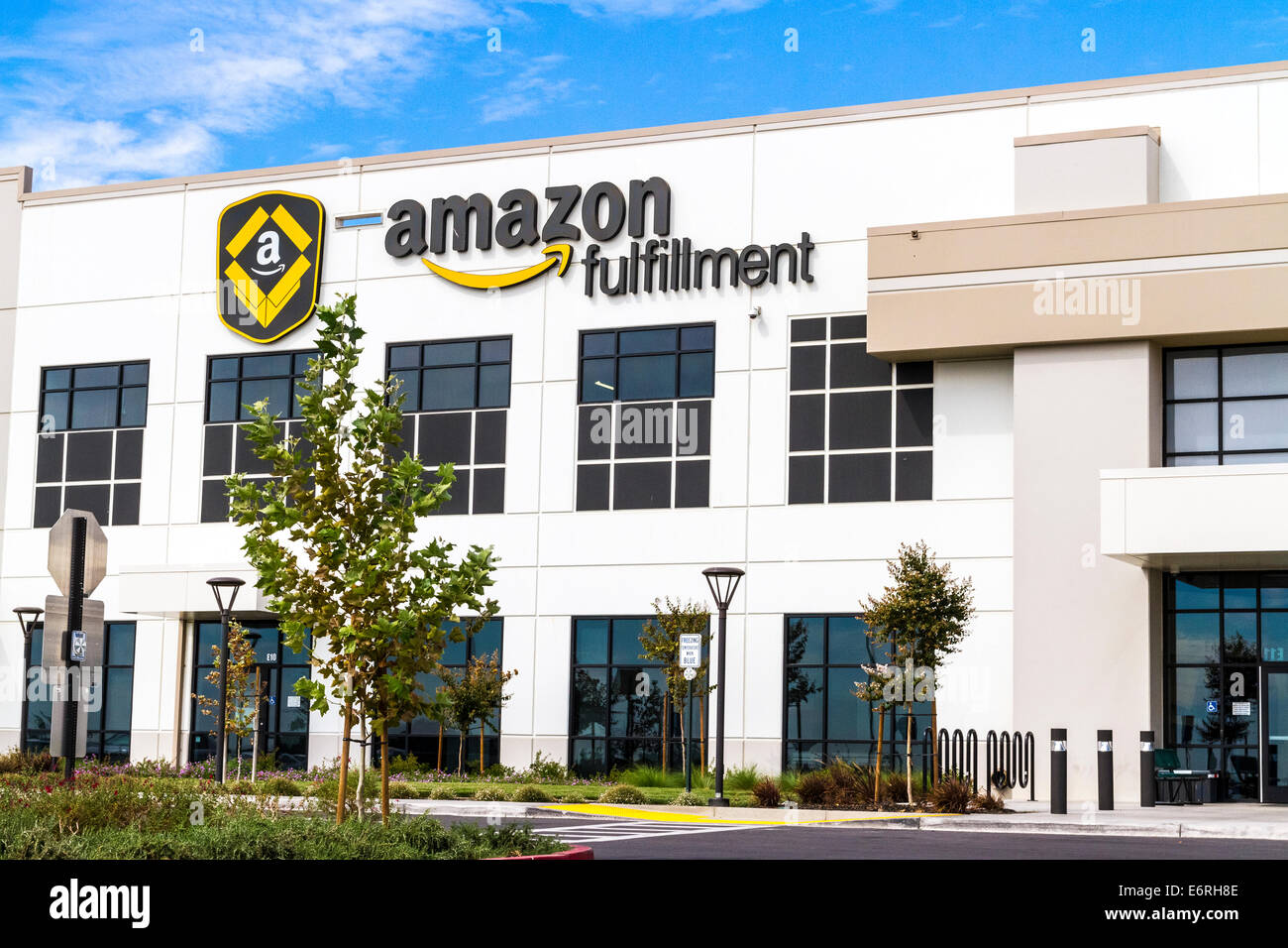 The New Amazon Fulfillment center in Patterson California Stock Photo