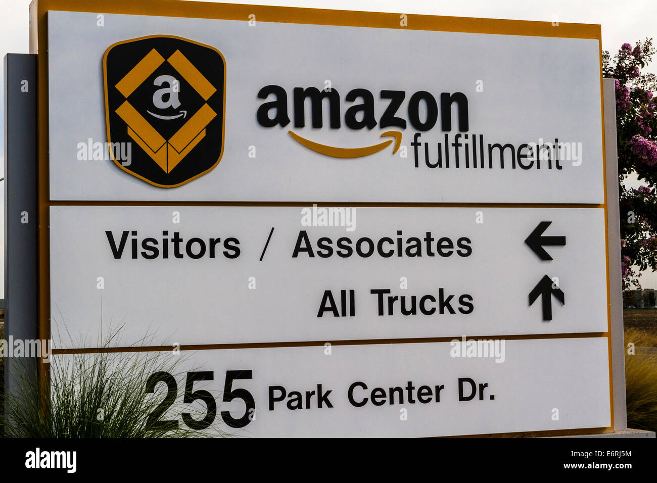 The New Amazon Fulfillment center in Patterson California Stock Photo