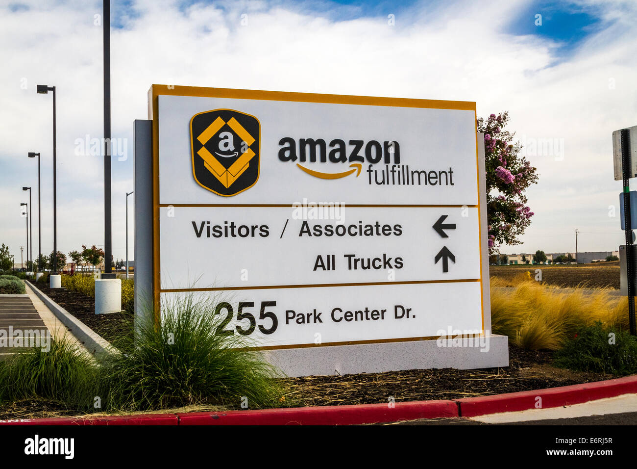 The New Amazon Fulfillment center in Patterson California Stock Photo