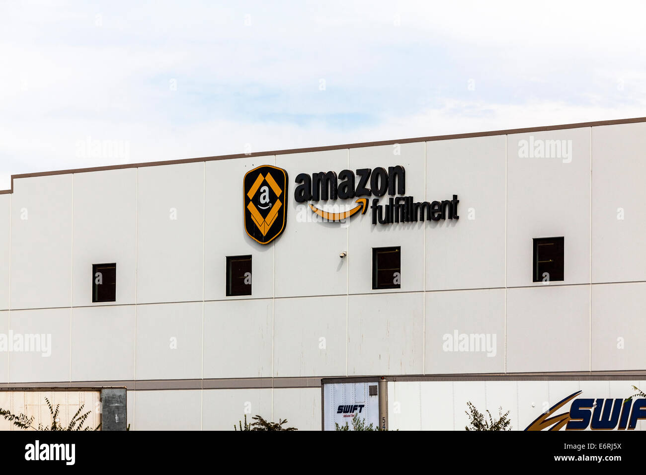 The New Amazon Fulfillment center in Patterson California Stock Photo