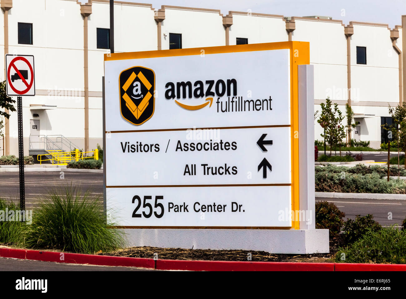 The New Amazon Fulfillment center in Patterson California Stock Photo