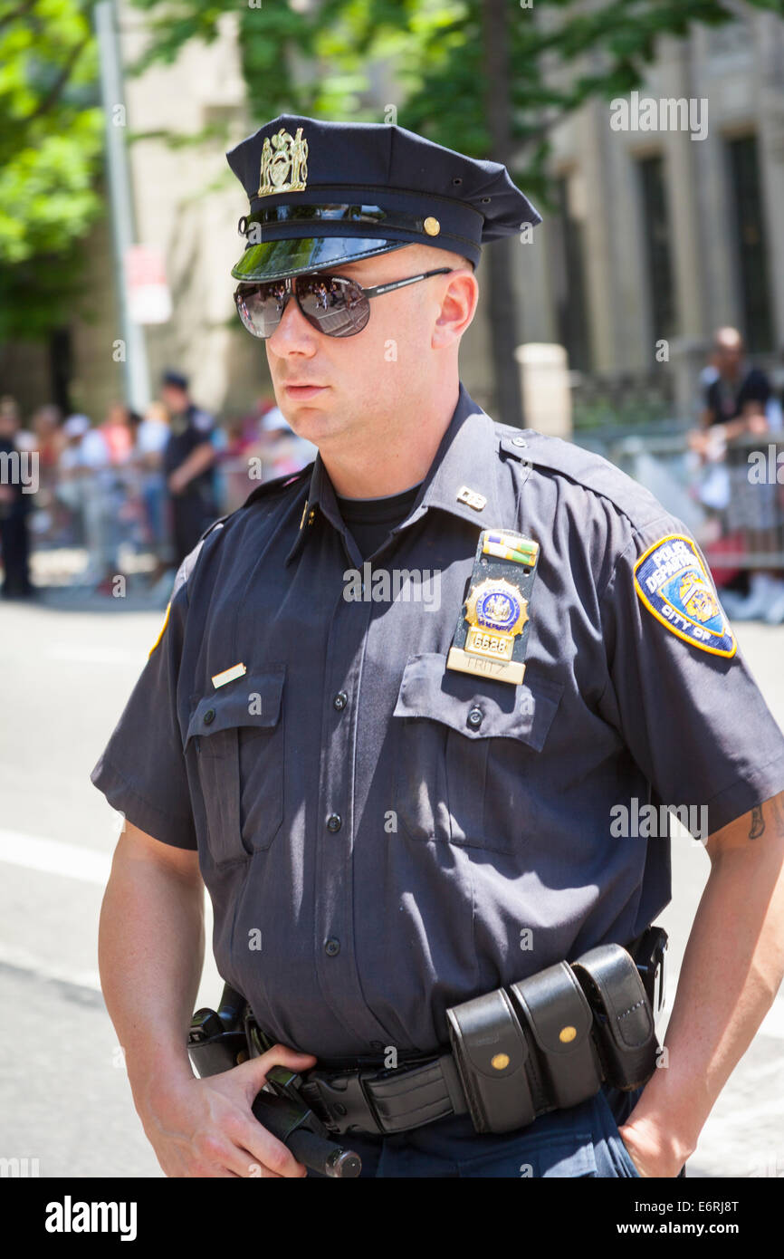 New York Police Department policeman, NYPD, Manhattan, New York City, New  York, USA Stock Photo - Alamy