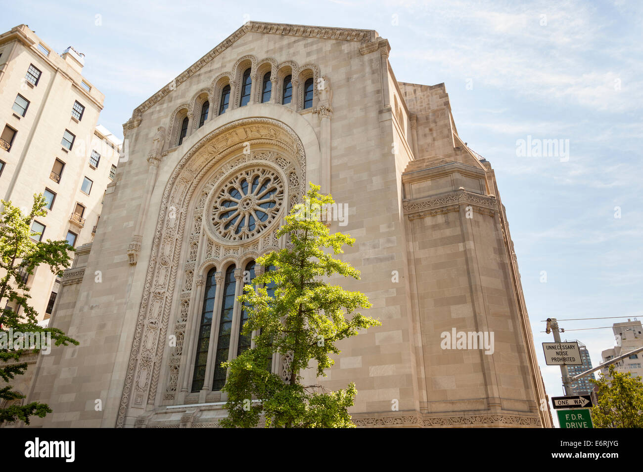 Temple Emanu El Also Known As Emanuel Synagogue Fifth Avenue Manhattan New York City New York Usa Stock Photo Alamy