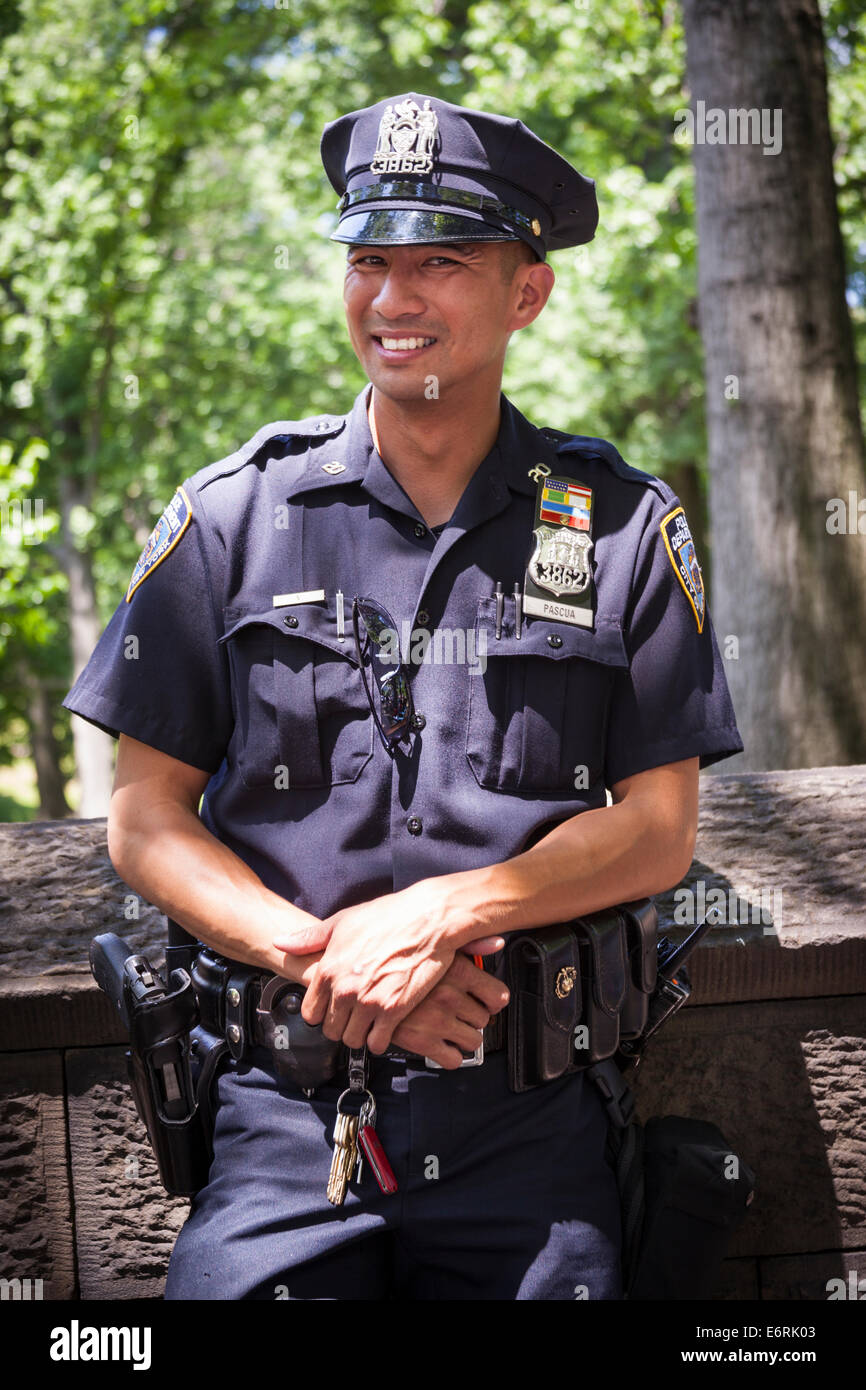 New York Police Department policeman, NYPD, Manhattan, New York City