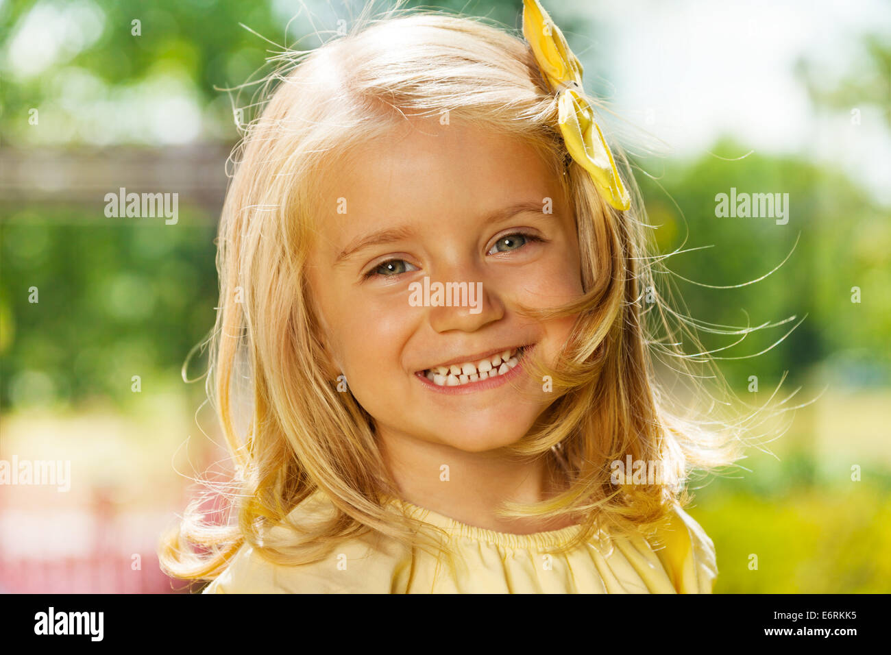 Close portrait of smiling happy blond little girl Stock Photo - Alamy