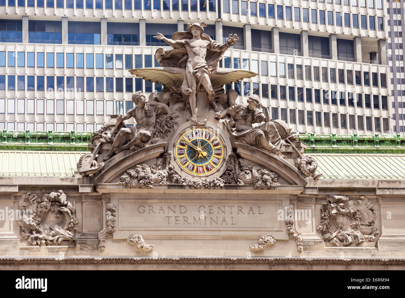 Grand central station exterior hi-res stock photography and images