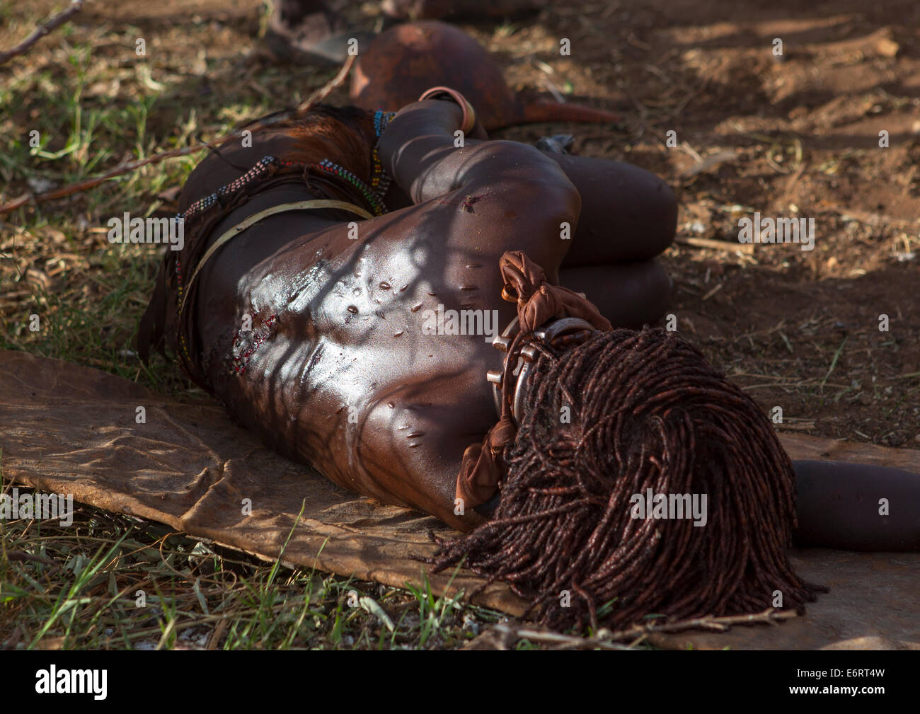 Bashada Tribe Woman Whipped During A Bull Jumping Ceremony, Dimeka, Omo Valley, Ethiopia Stock Photo