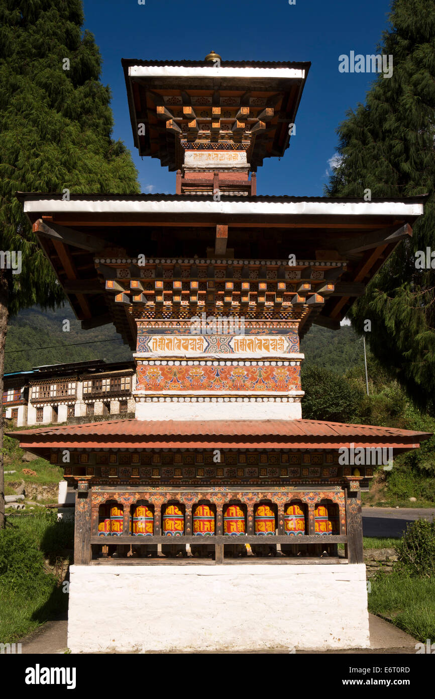 Eastern Bhutan, Trashi Yangtse, bazaar, Buddhist roadside chorten Stock Photo