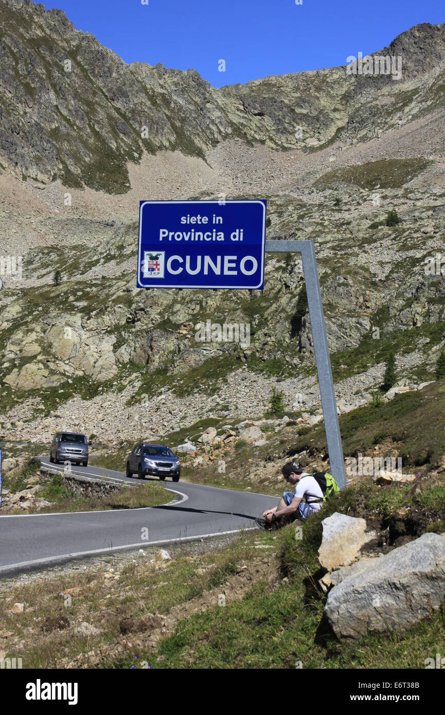 Col de la lombarde, Sign of Italy in the mountain, at the border between  Cuneo, Piedmont, in Italy and the station of Isola 2000 Stock Photo - Alamy