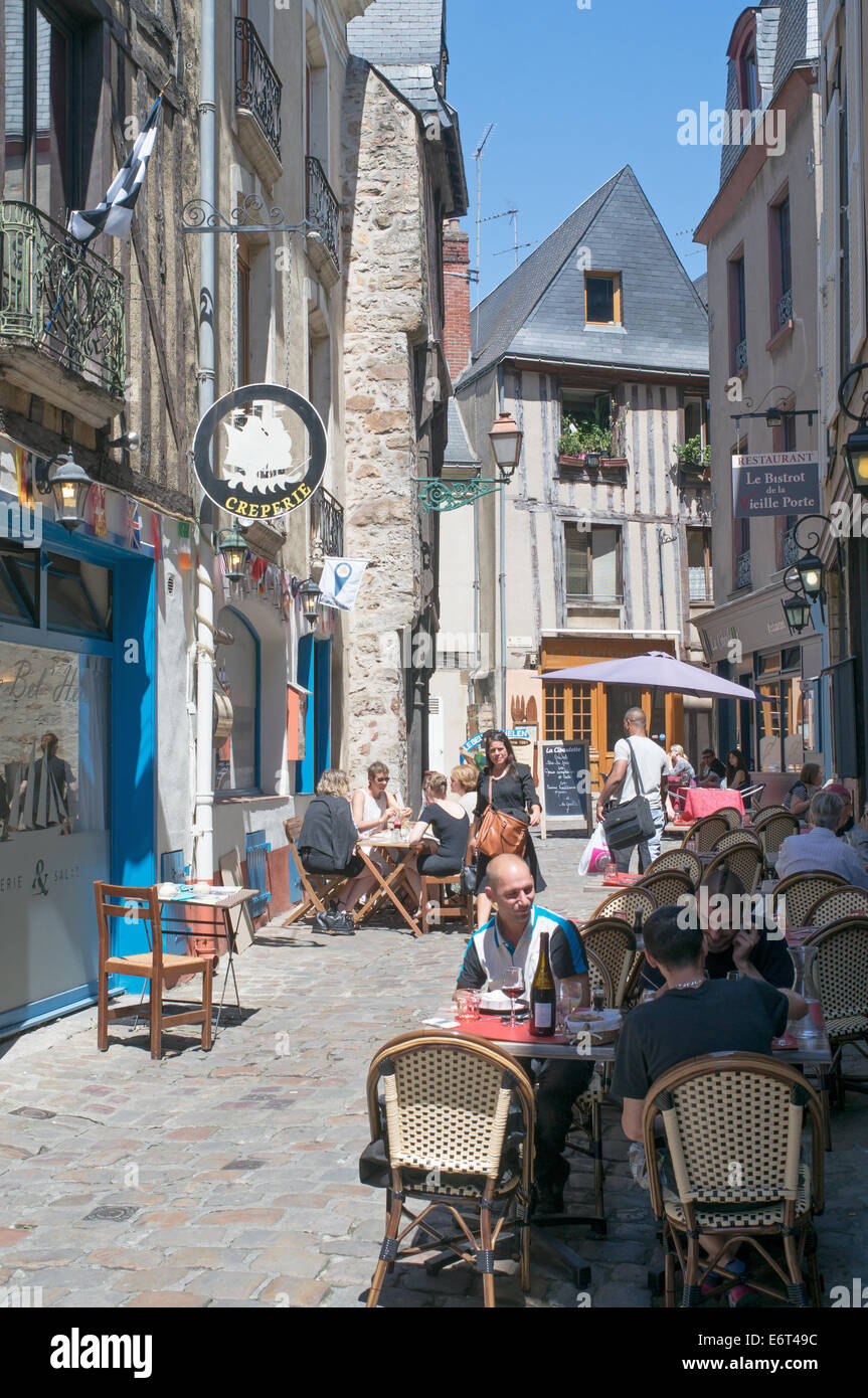 Le bistrot de la vielle porte hi-res stock photography and images - Alamy