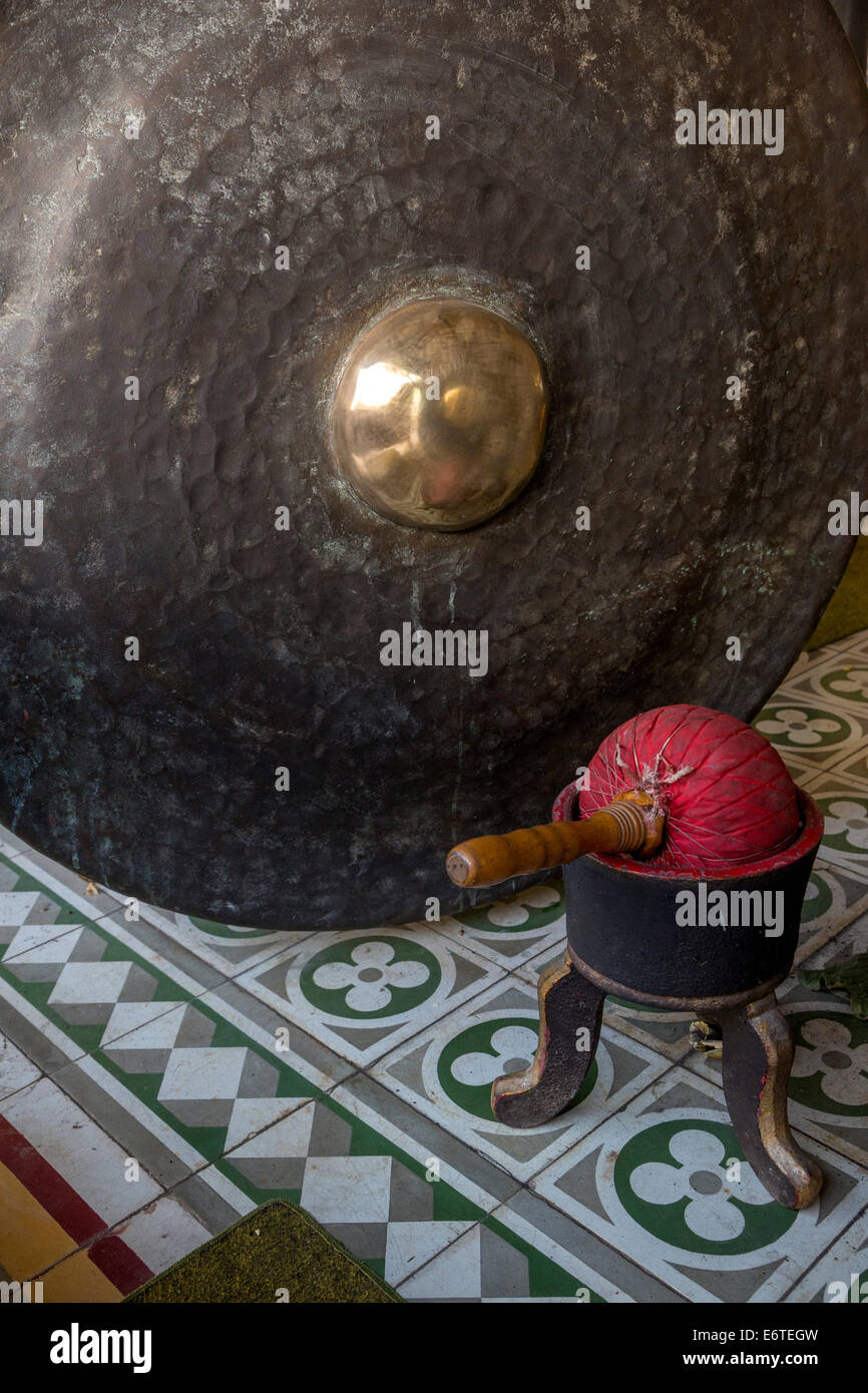 Gamelan gong hires stock photography and images Alamy