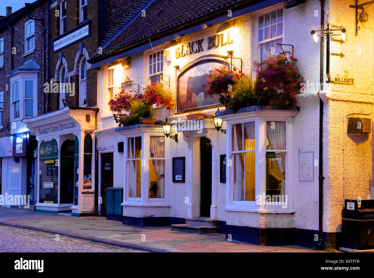 Pub thirsk north yorkshire hires stock photography and images Alamy