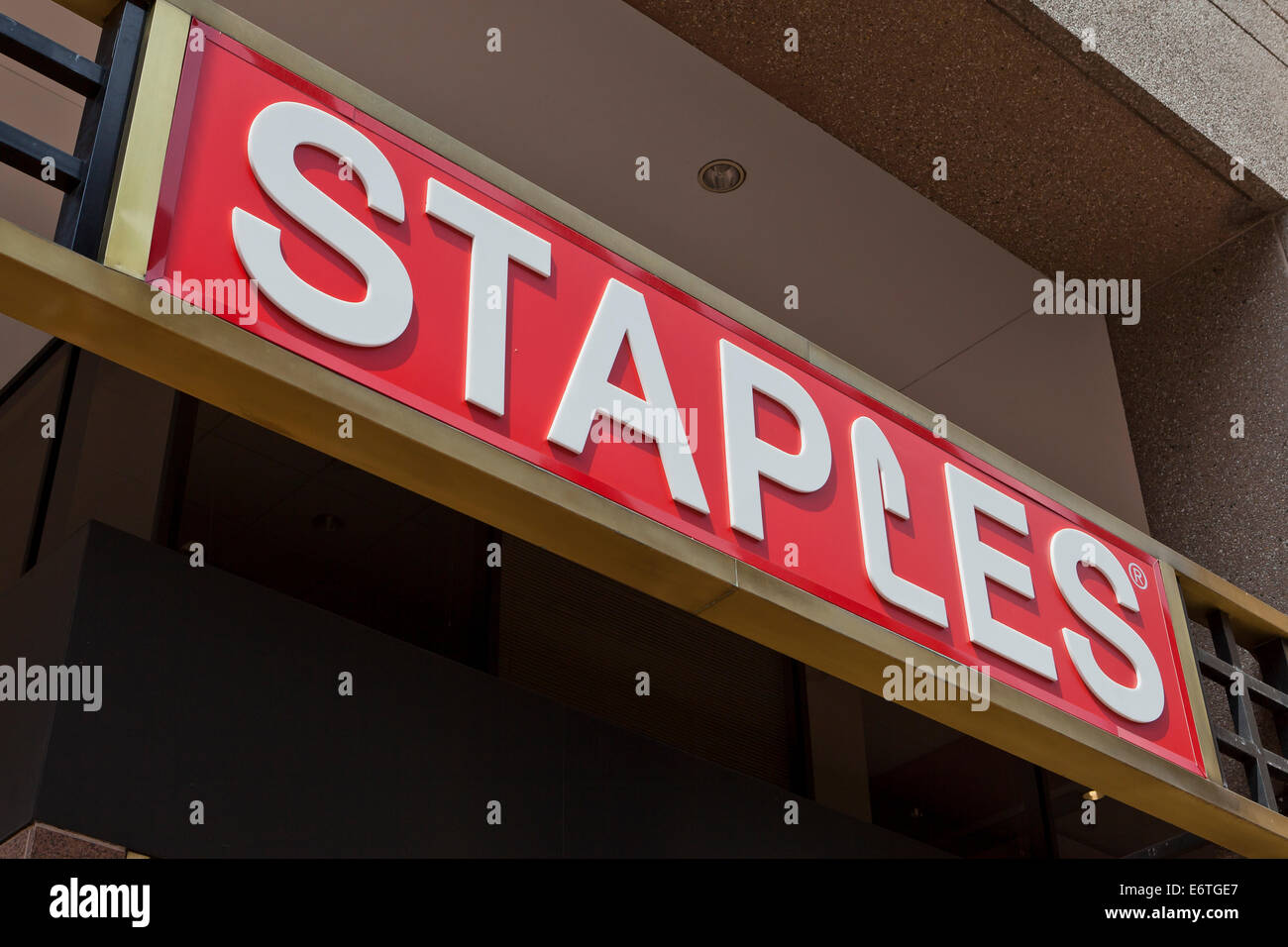Staples Office Supply Storefront Washington Dc Usa E6TGE7 