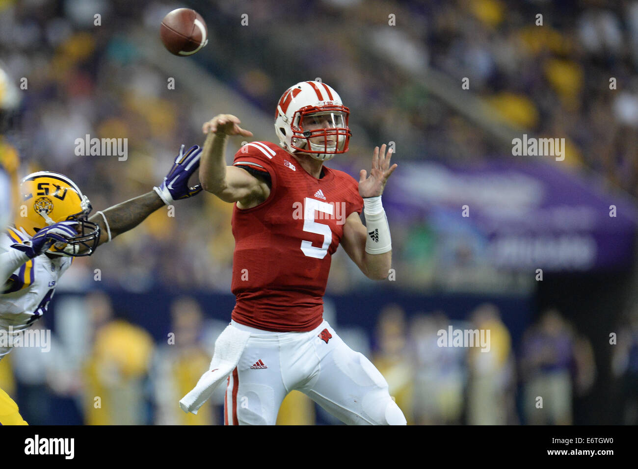 Houston, Texas, USA. 30th Aug, 2014. Wisconsin Badgers quarterback
