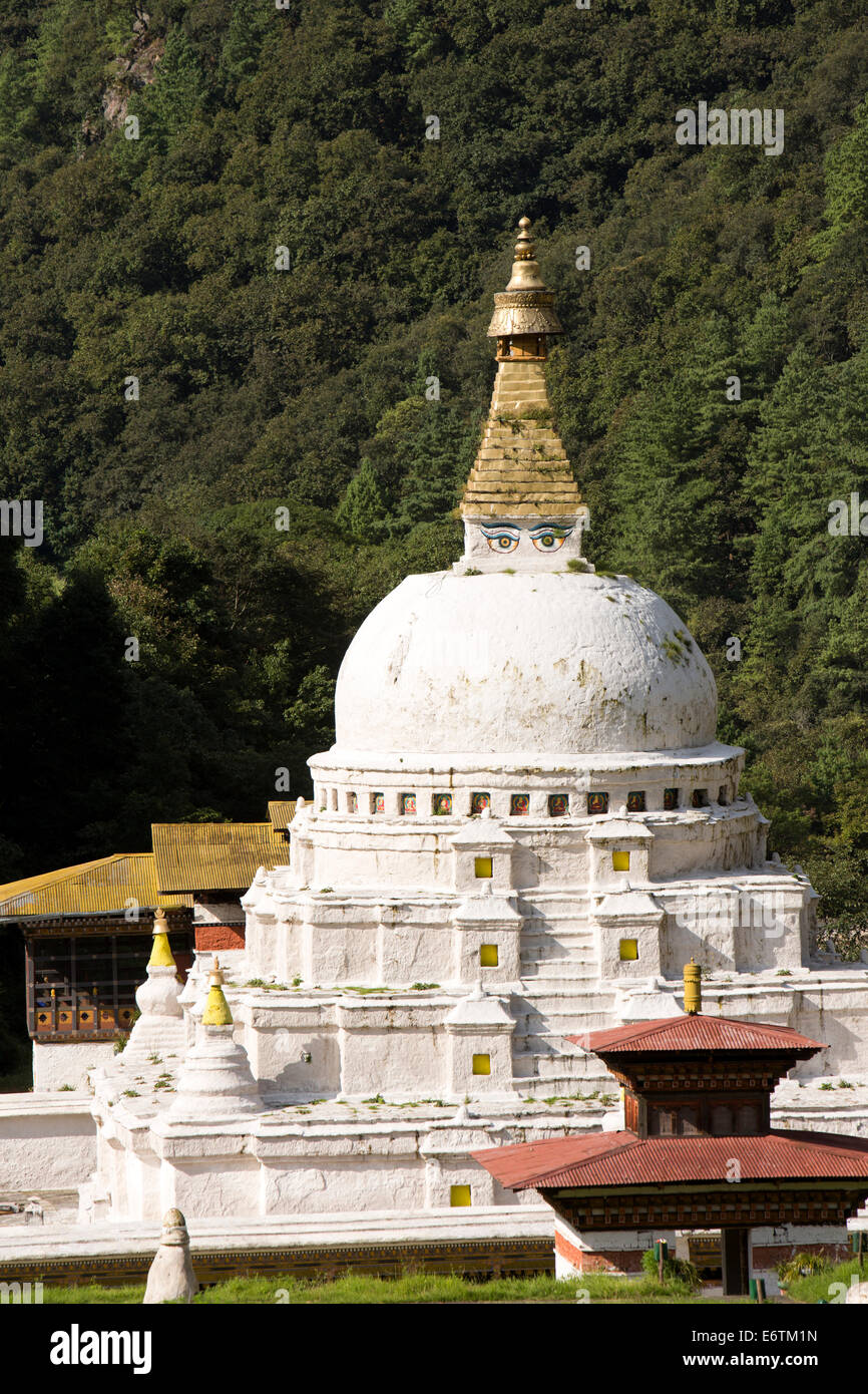 Eastern Bhutan, Trashi Yangtse, Chorten Kora, modelled on Bodhnath stupa in Nepal Stock Photo