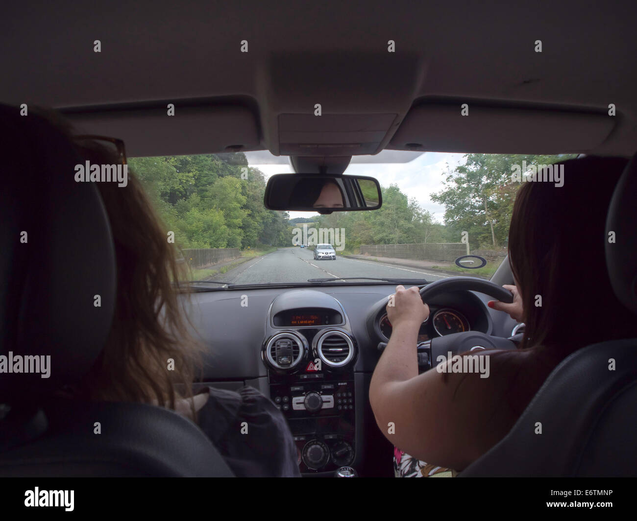 https://c8.alamy.com/comp/E6TMNP/a-view-from-the-back-seat-of-a-car-showing-a-driver-and-passenger-E6TMNP.jpg