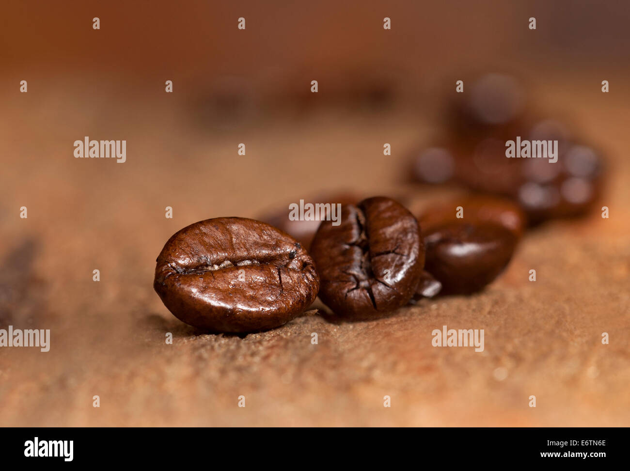 Coffee beans background. Macro picture of many beans Stock Photo - Alamy