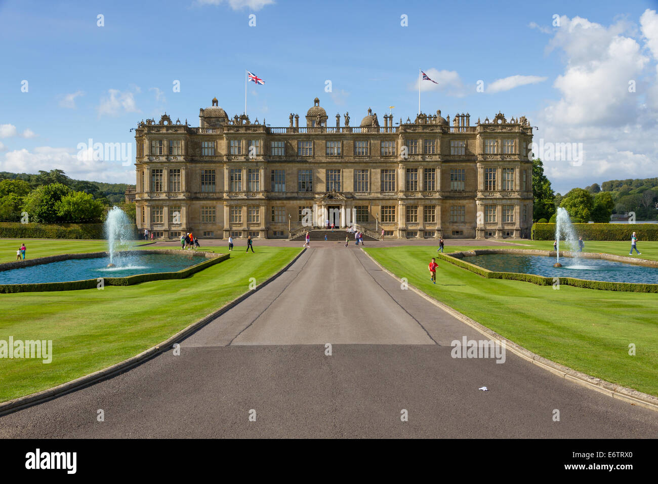 Fountain garden house hires stock photography and images Alamy
