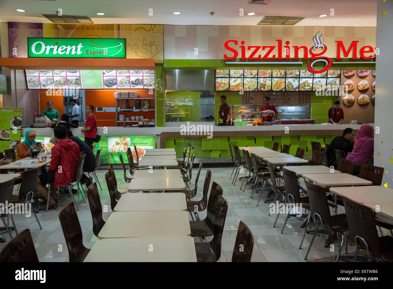 Food court in mall america hi-res stock photography and images - Alamy