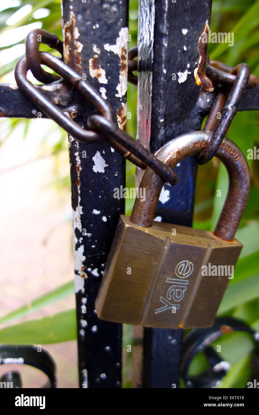 Pad lock hires stock photography and images Alamy
