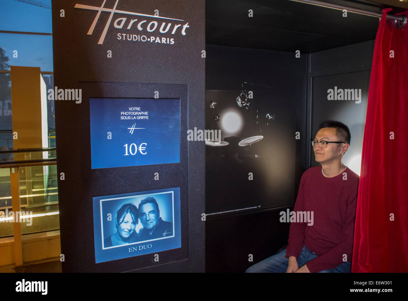 Paris, France, Chinese Tourist Having Self Portrait taken by Vending Machine 'Harcourt Studio' Stock Photo